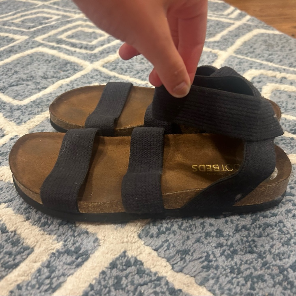 8.5 white mountain footbed strapped sandal